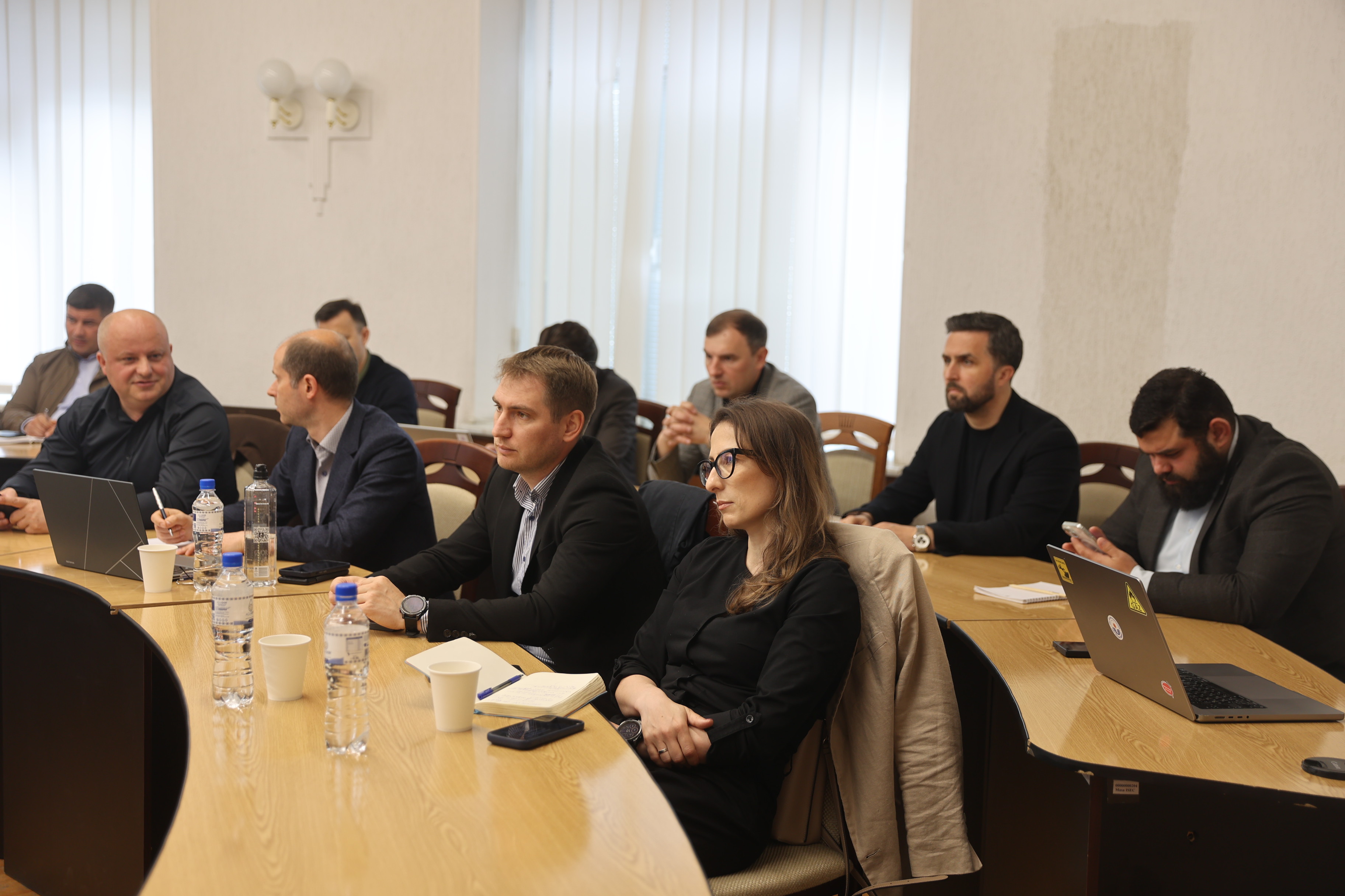 Discuții producători